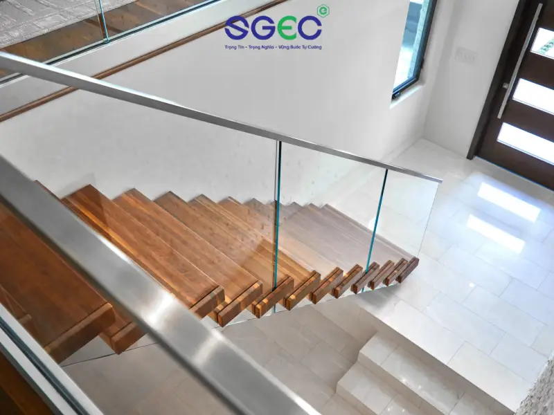 cầu thang kính